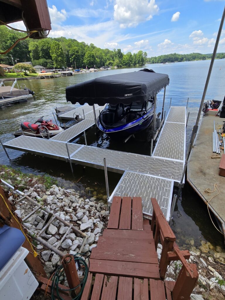 U-shaped Dock with PWC Port
